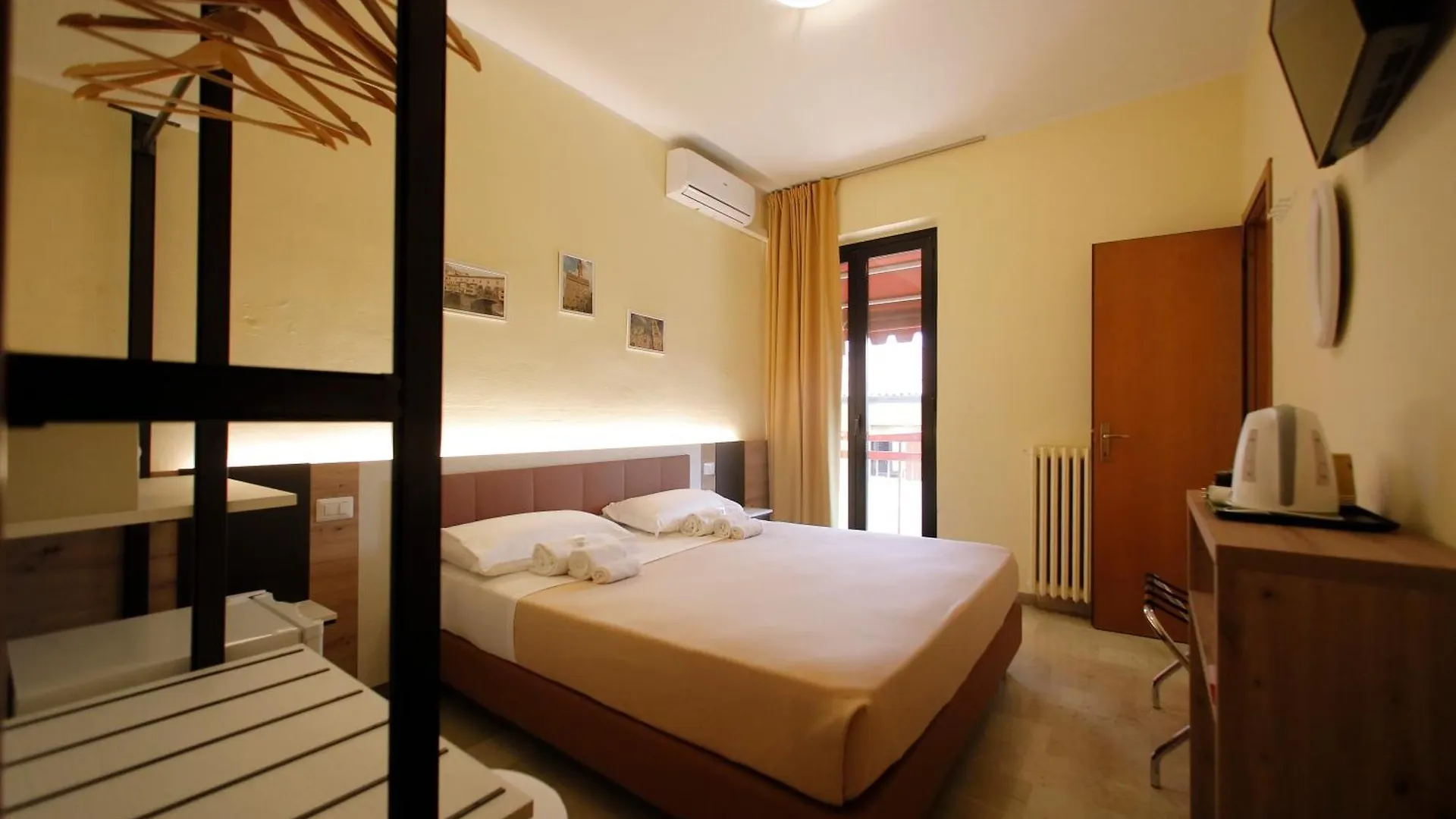 Hotel Primavera Peschiera del Garda 2*,  Italien