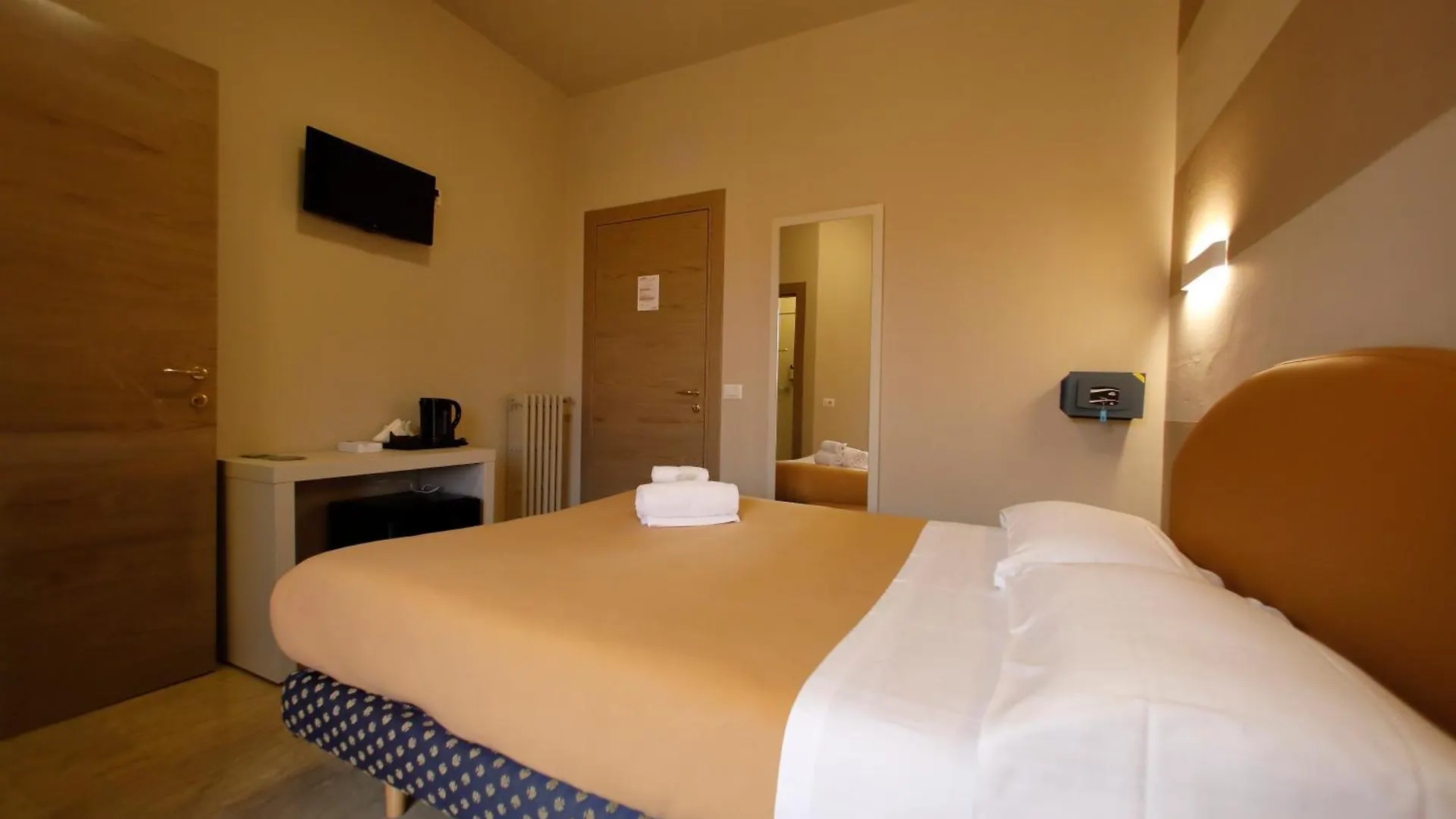 **  Hotel Primavera Peschiera del Garda Itálie
