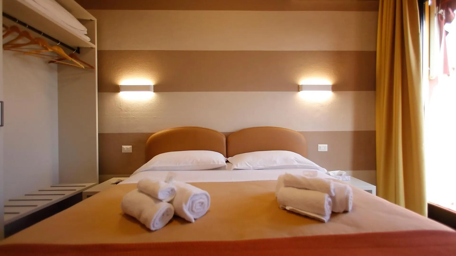 **  Hotel Primavera Peschiera del Garda Italien