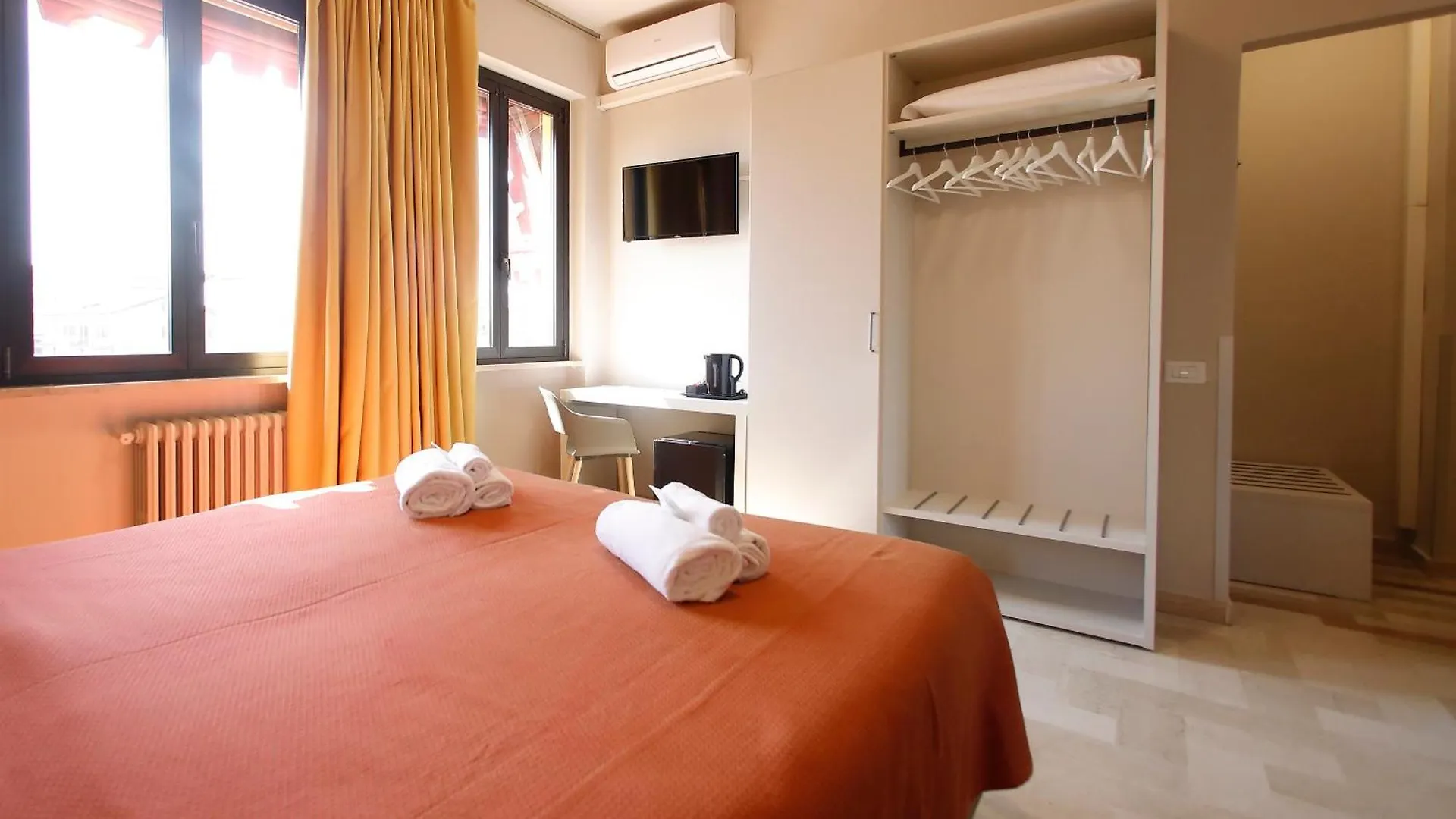 Hotel Primavera Peschiera del Garda 2*,  Italy