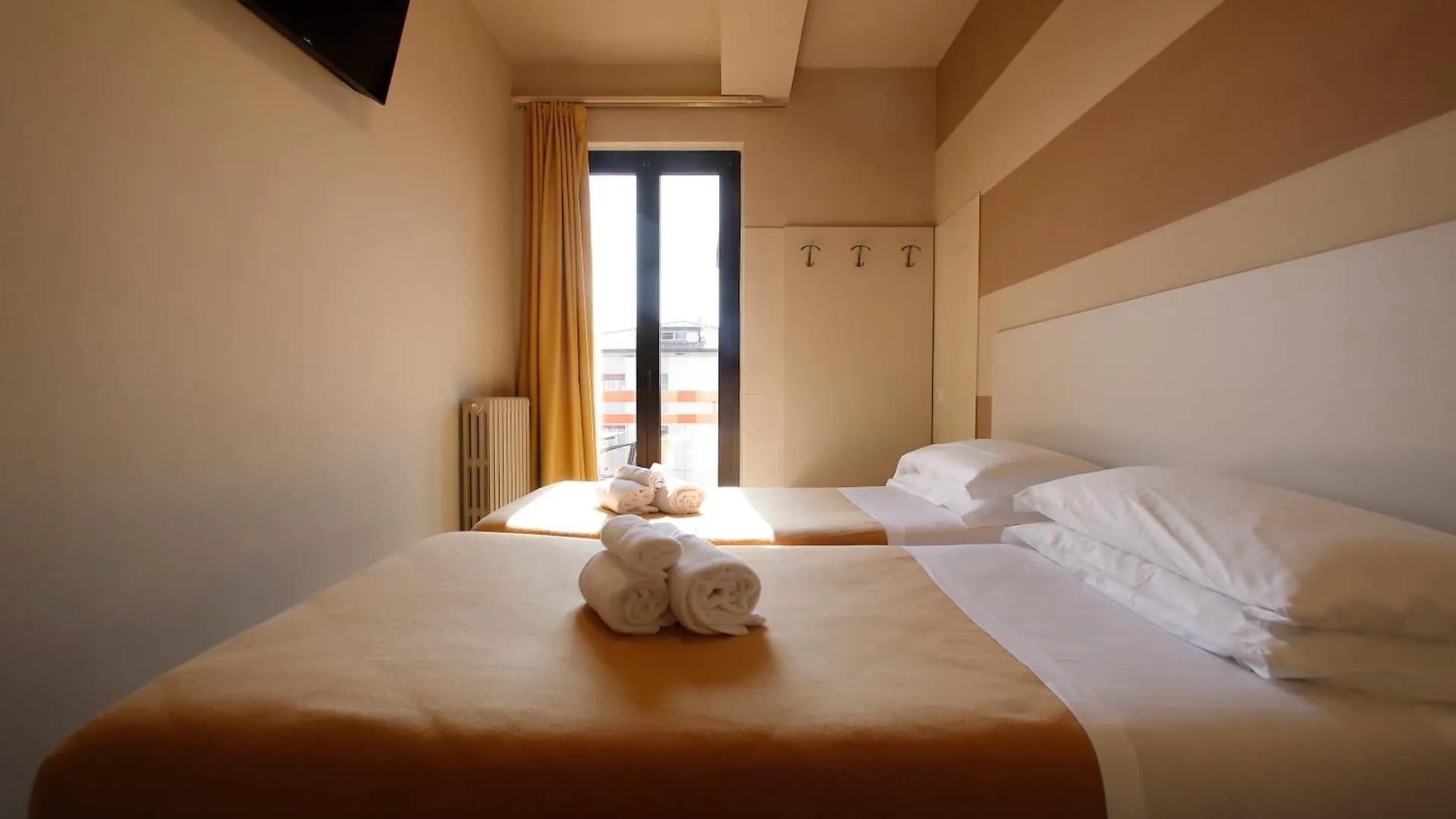 Hotel Primavera Peschiera del Garda 2*,  Italien