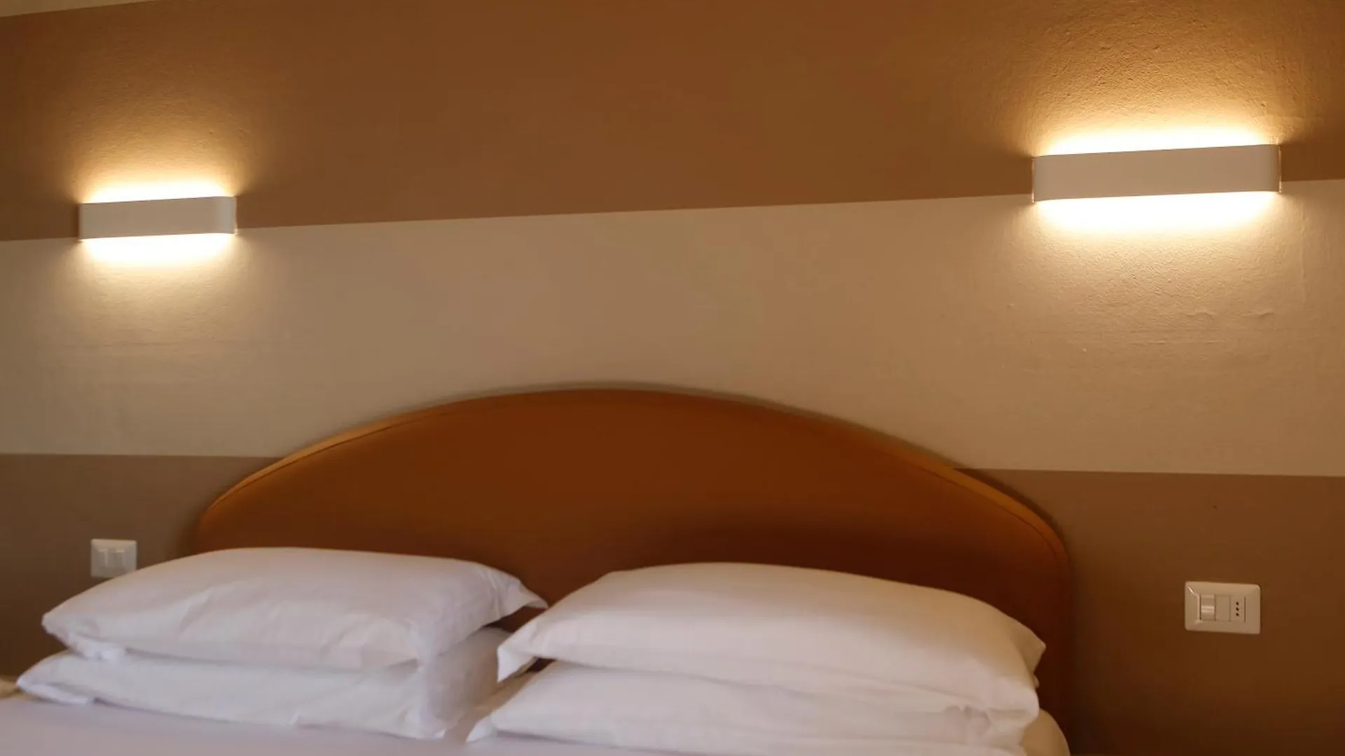 Hotel Primavera Peschiera del Garda 2*,
