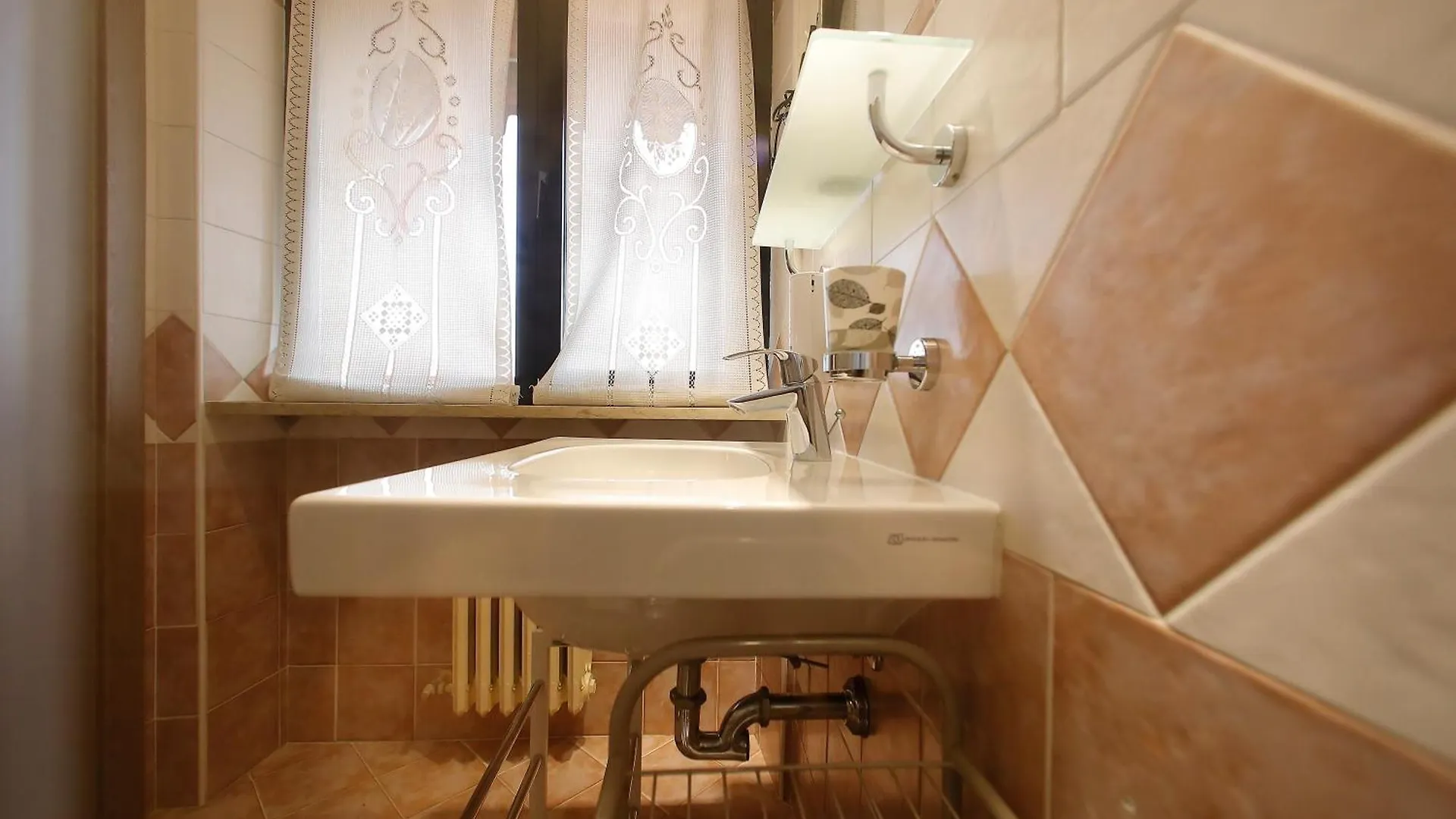 Hotel Primavera Peschiera del Garda 2*,  Italien
