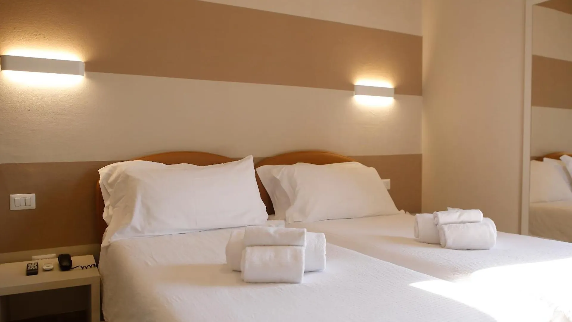 Hotel Primavera Peschiera del Garda 2*,  Italien