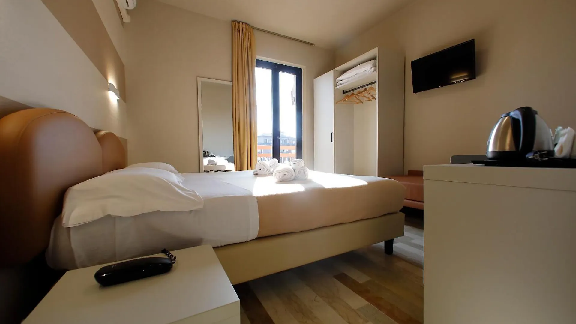 Hotel Primavera Peschiera del Garda 2*,  Italien