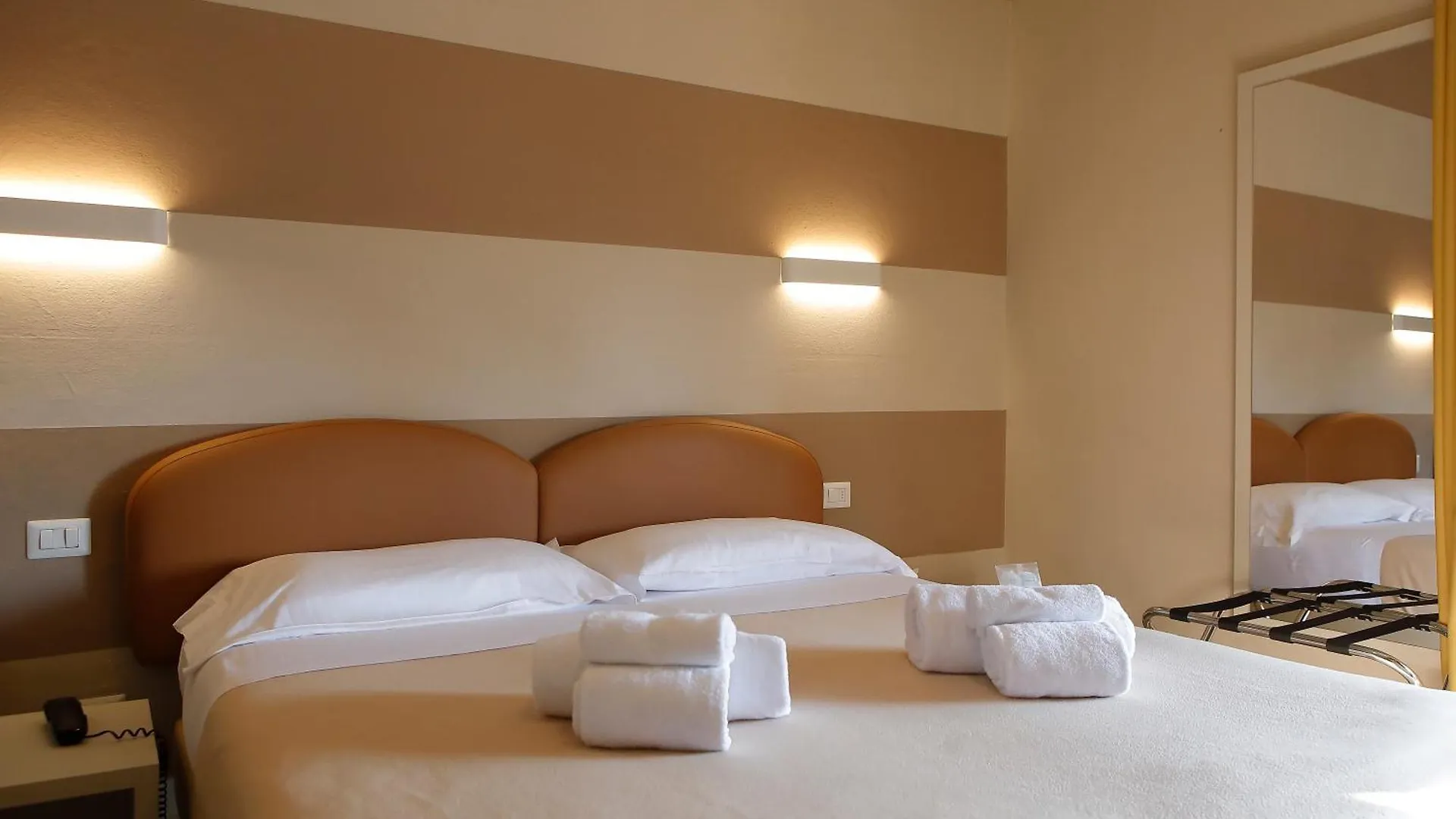 Hotel Primavera Peschiera del Garda 2*,