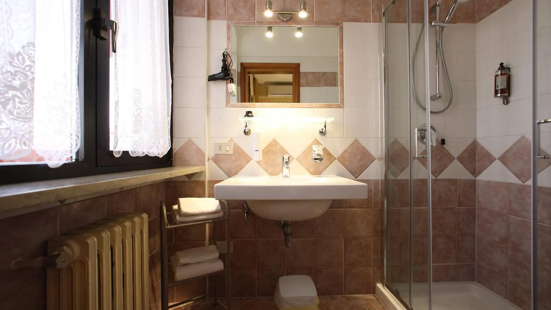 Hotel Primavera Peschiera del Garda 2*,
